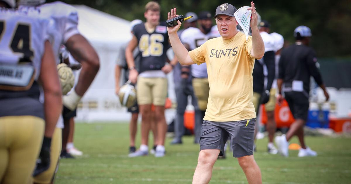 Colonia Moore lights up to Spencer Ratter to start the Pyiteason |Saints