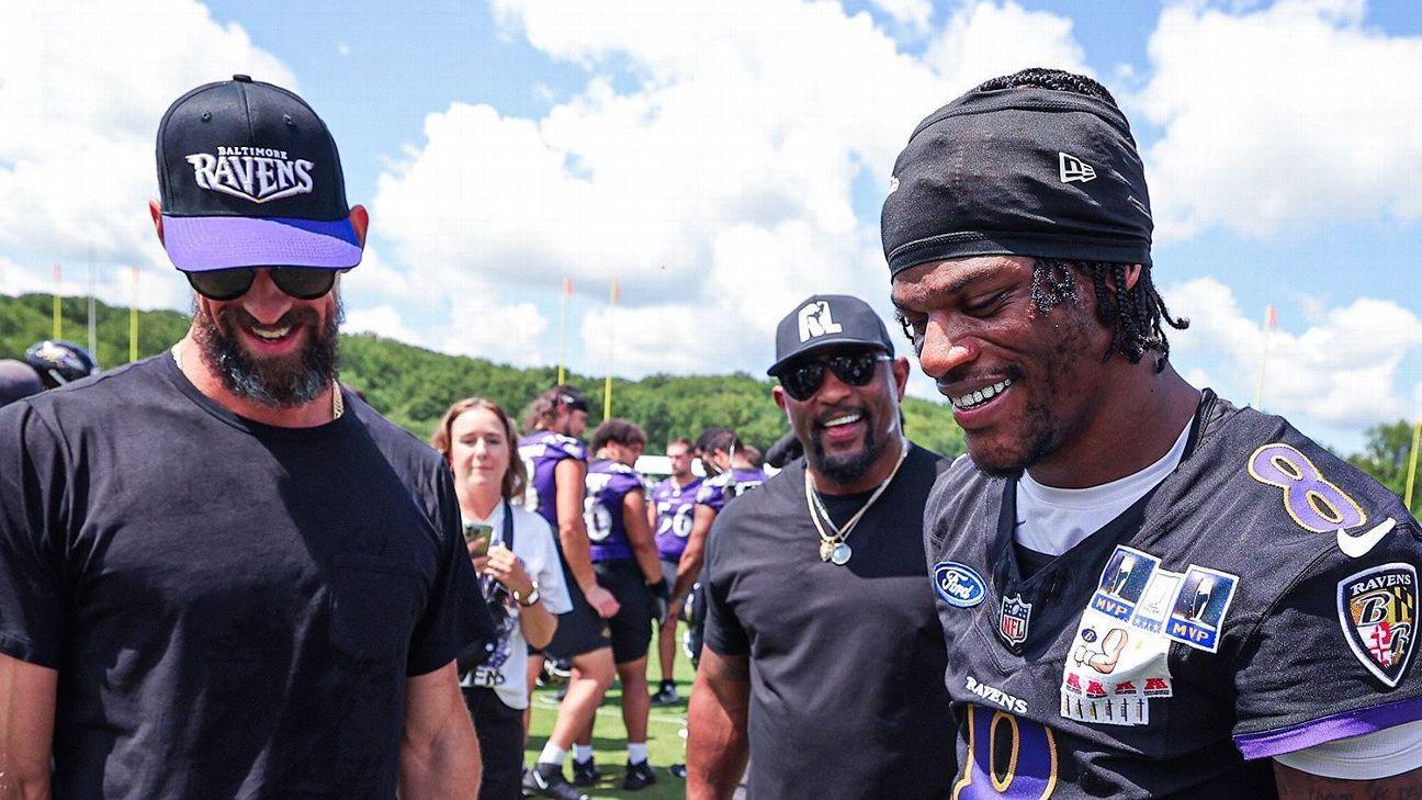 Michael Pimps participates in Raven's Training Camp, teaches the team to swim -